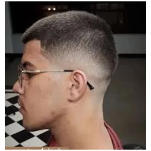 3. Buzz Cut con Taper Bajo