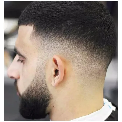 4. Buzz Cut con Taper Medio